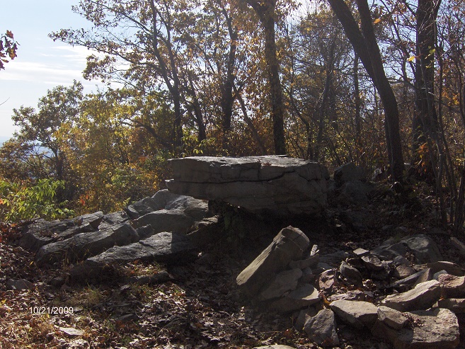 http://cnyhiking.com/HahnsLookout853.JPG