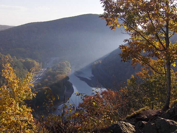 http://cnyhiking.com/DelawareWaterGap0723.JPG